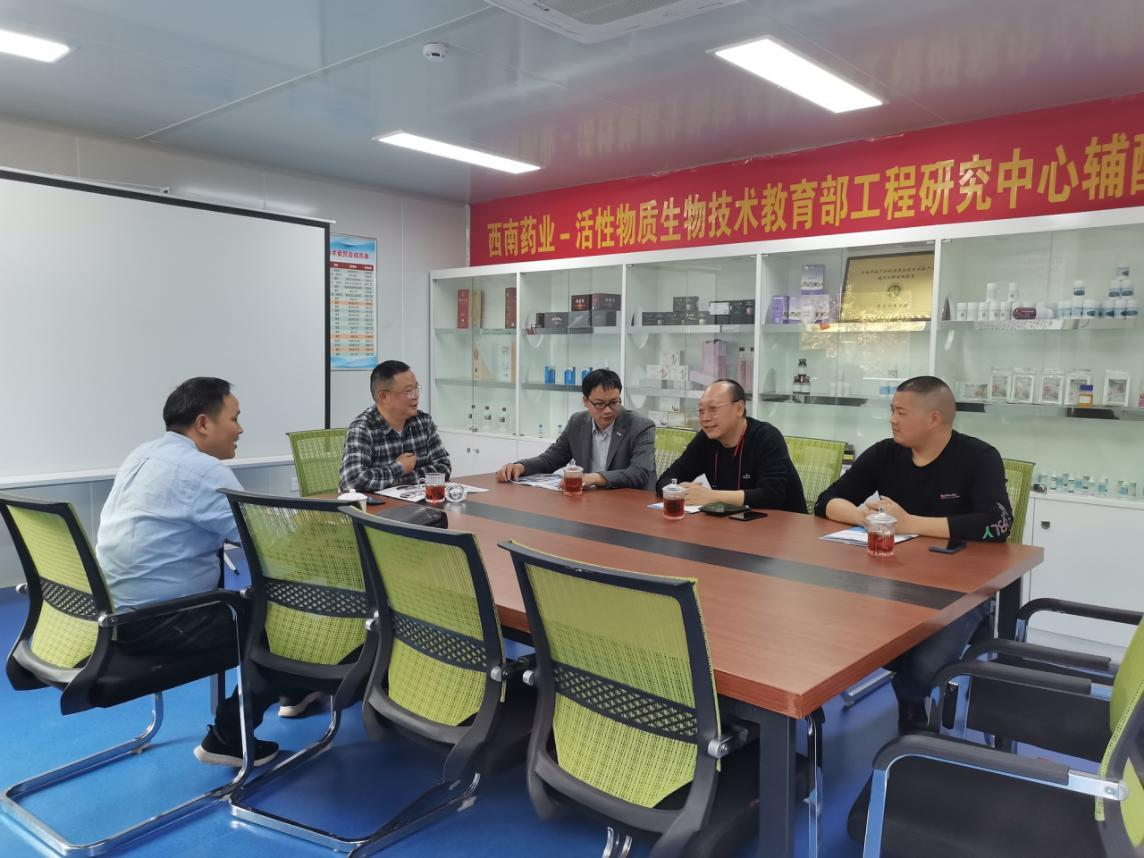 左图:工程中心主任杨善彬教授